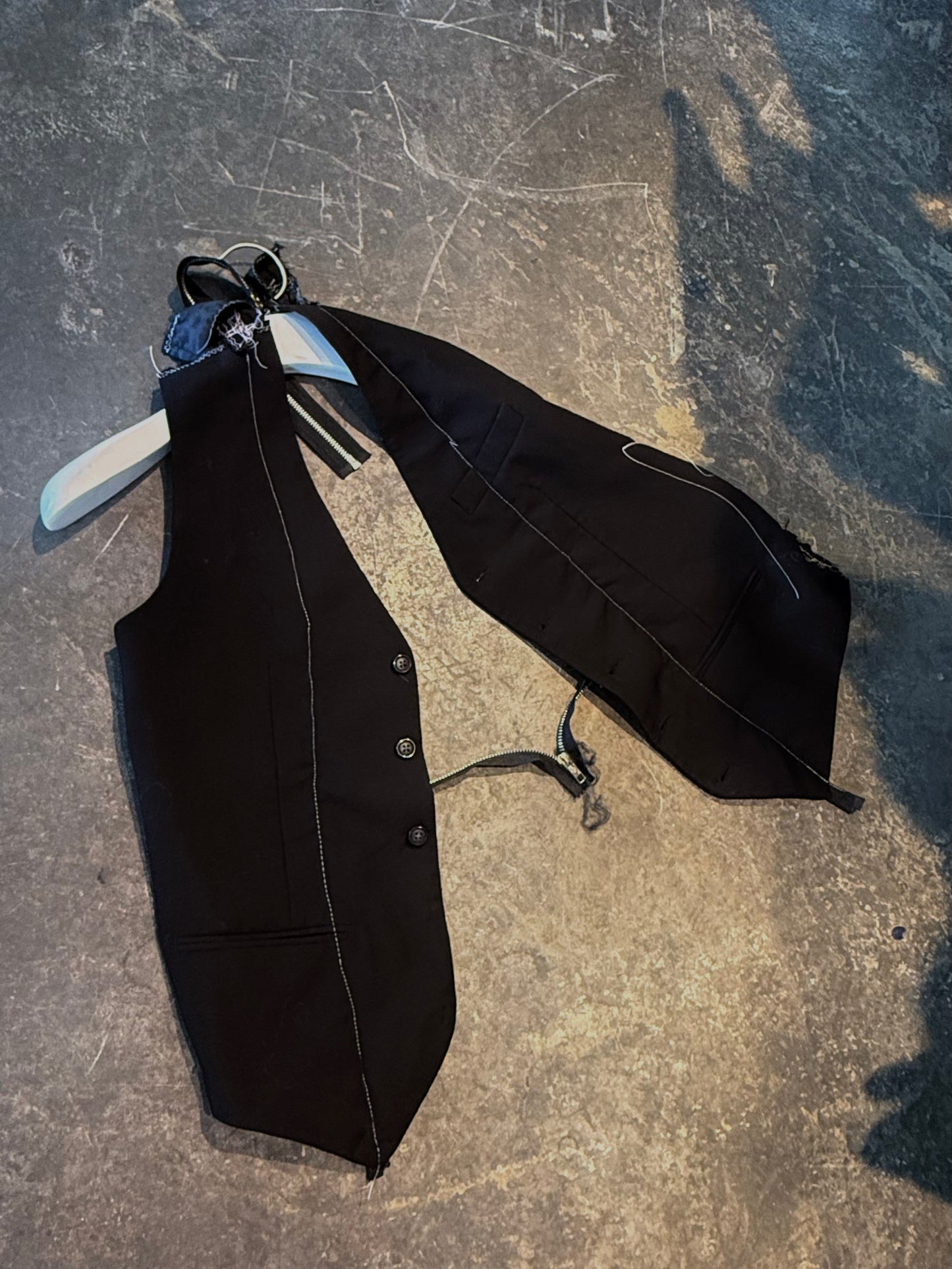 DECONSTRUCTED VEST